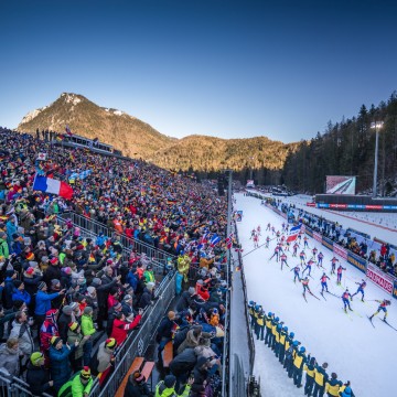 P1127033_fanousci_biatlonistky_hromadny_start_sp_ruhpolding_2025_ps