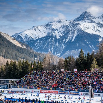 P1085401_areal_biatloniste_hromadny_start_muzu_ms_lenzerheide_2025_ps