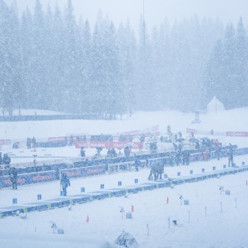 P1088713_areal_snih_hromadny_start_zen_sp_pokljuka_2025_ps